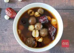 Illustration of how to make lotus seed, red date and longan soup 6
