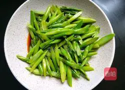 Illustration of how to make cold garlic asparagus 12