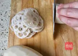 Illustration of how to change lotus root slices/red lotus root slices/dragon fruit lotus root slices 4