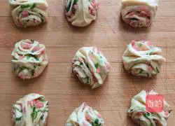  Illustration of how to make diced sausage rolls 10