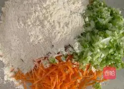 Illustration of how to make carrot and green pepper egg pancakes 2