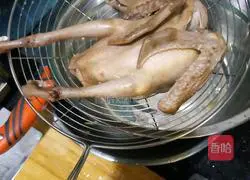 Illustration of how to make red dates, wolfberry and pigeon soup 2