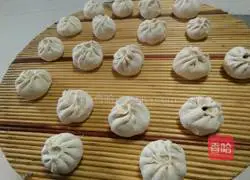 Illustration of how to make shepherd’s purse and meat buns 13