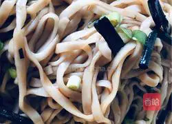 Illustration of how to make scallion oil noodles 12