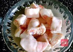 Illustration of stewed pig trotters 2