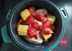 Tomato Illustration of how to make corn hoof soup 5