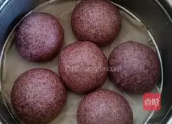 Illustration of how to make milk-flavored black rice steamed buns 11