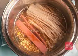 Illustration of Li's Instant Noodles 3