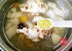  Illustration of how to cook white radish with big bones 14