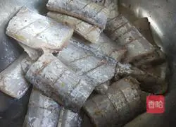 Illustration of how to make sweet and sour hairtail 1