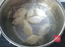 Illustration of how to make sour soup dumplings 9