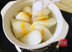 Illustration of how to simmer radish in chicken soup 7
