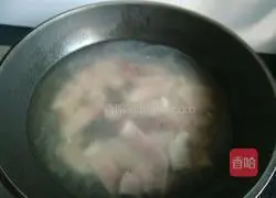 Illustration of how to make bacon and winter melon soup 6