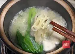 Illustration of how to make vine pepper clear soup noodles 7