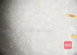 Illustration of how to make golden mango fresh milk sago 2