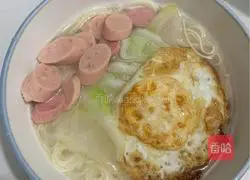 Illustration of how to make egg noodles with vegetables 12