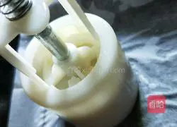 Illustration of how to make lotus paste and egg yolk mooncakes 14