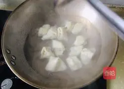 Illustration of how to make wontons in clear soup 2