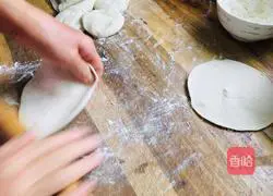 Illustration of how to make leek and egg box 8