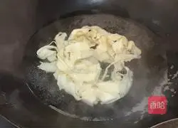 Illustration of how to make seaweed meatball noodles 2