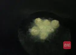 Pineapple Sweet and Sour Pork Cover Illustration of making noodles 3