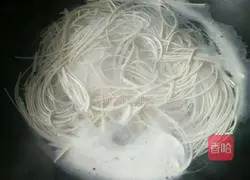 Illustration of how to make tomato and egg noodles 12