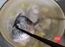 Illustration of how to make shredded radish fish soup 6