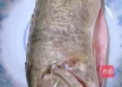 Illustration of how to make mandarin fish and tofu soup 1