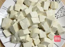 Illustration of how to make crab roe, pea sprouts and tofu soup 8