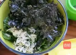 Illustration of how to make coriander and egg soup 6