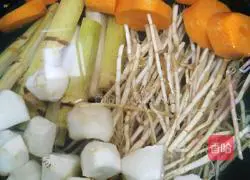 Illustration of how to make bamboo cane, grass root, water chestnut and carrot water 2