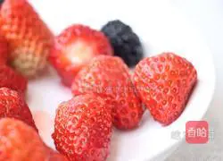 Milk strawberry cup recipe 1