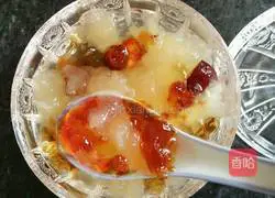 Illustration of how to make peach gum stewed with white fungus 7