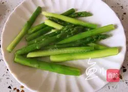 Illustration of Beef, Shrimp and Asparagus Pasta 7