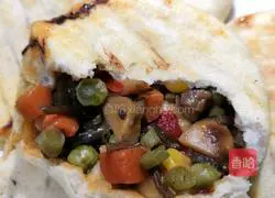 Illustration of how to make vegetarian pie 9