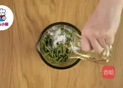 Illustration of noodles without added toon sauce 2