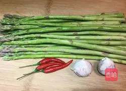 Illustration of how to make asparagus with oil 1