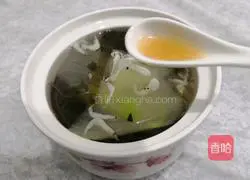 Illustration of how to make shrimp skin, kelp and winter melon soup 11