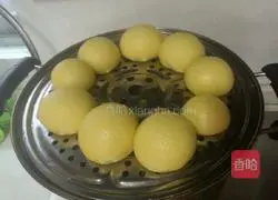 Illustration of how to make corn buns 6