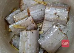 Illustration of braised hairtail fish 4