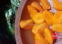 Illustration of how to make fire-fighting carrot and chicken soup 9