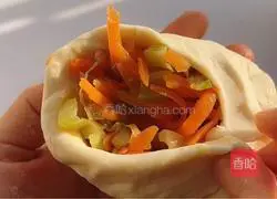 Illustration of how to make carrot and cabbage buns 6