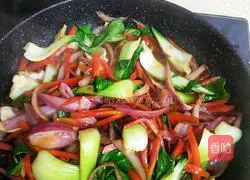 Illustration of how to make vegetarian instant noodles 9