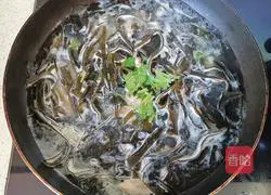 Illustration of how to make kelp and pork slices soup 9