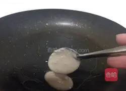 Illustration of how to make banana soft pancake 8