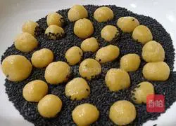 Illustration of how to make sesame balls 8