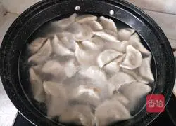 Illustration of how to make pork and radish dumplings 17