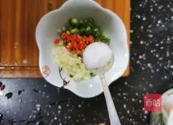 Illustration of how to make cold vermicelli and baby vegetables 7