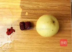 Illustration of how to make rock sugar and snow pear soup 1