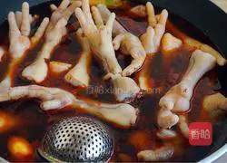 Illustration of how to make spicy braised chicken feet 12